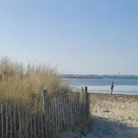 Le Vog The Beach 200 M Away And The Shops At The Foot Of The *
