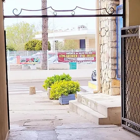 Le Vog The Beach 200 M Away And The Shops At The Foot Of The