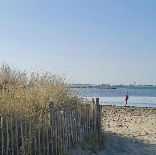 Le Vog The Beach 200 M Away And The Shops At The Foot Of The *
